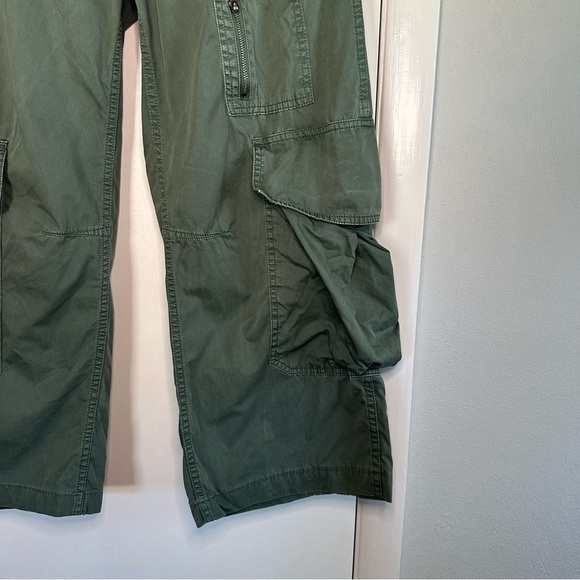 BDG Army Green Wide Leg Cargo Pants
Low rise. Size 0. - Picture 5 of 9